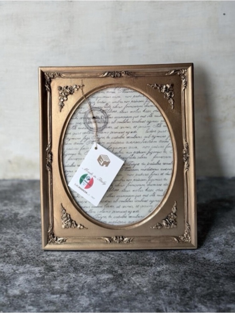 Wood Baroque-style photo frame by Euromarchi, Italy gold ornate oval opening NEW